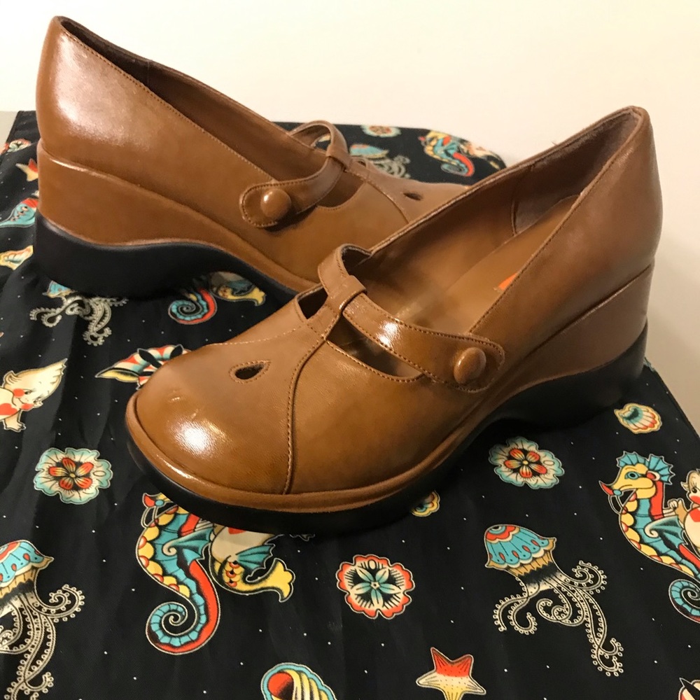 Brown/Tan Mary Jane Wedges